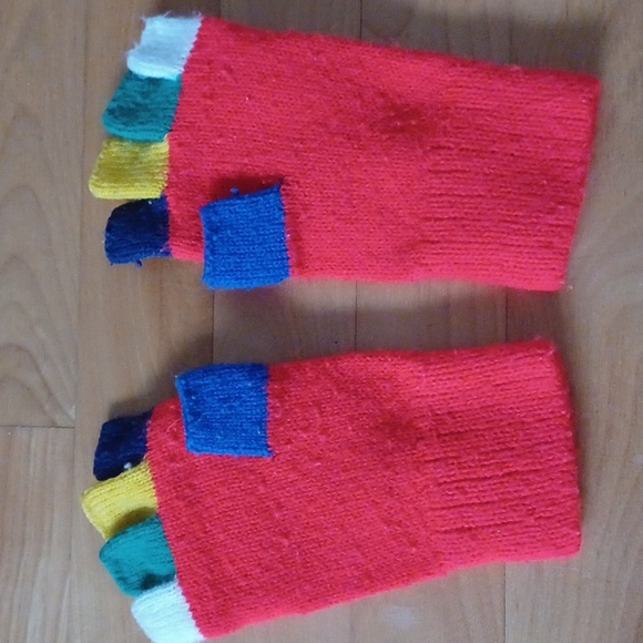 4/$20 Convertible gloves for girls from 5-10 years old. - Picture 2 of 4